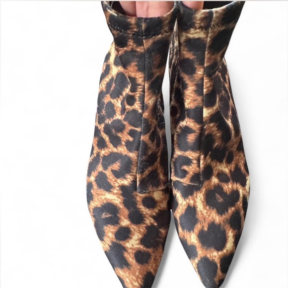 Betsey Johnson  Leopard Print Kitten Heel Ankle Boots with Red Heel sz 6 - Picture 6 of 7